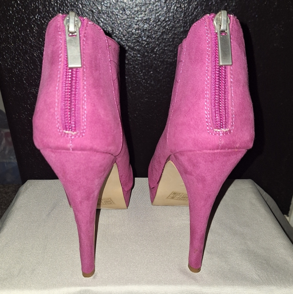 Shoes - Picture 2 of 3